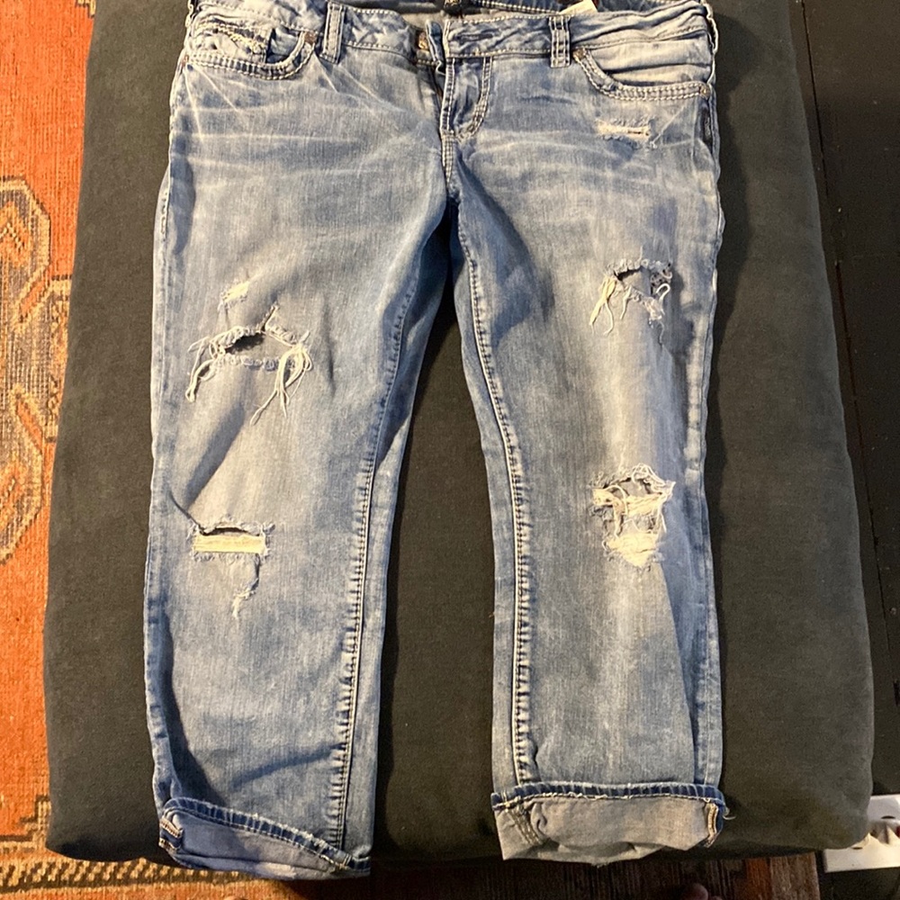 Womens Silver Aiko capri jeans. 34/24. Factory distressed.
